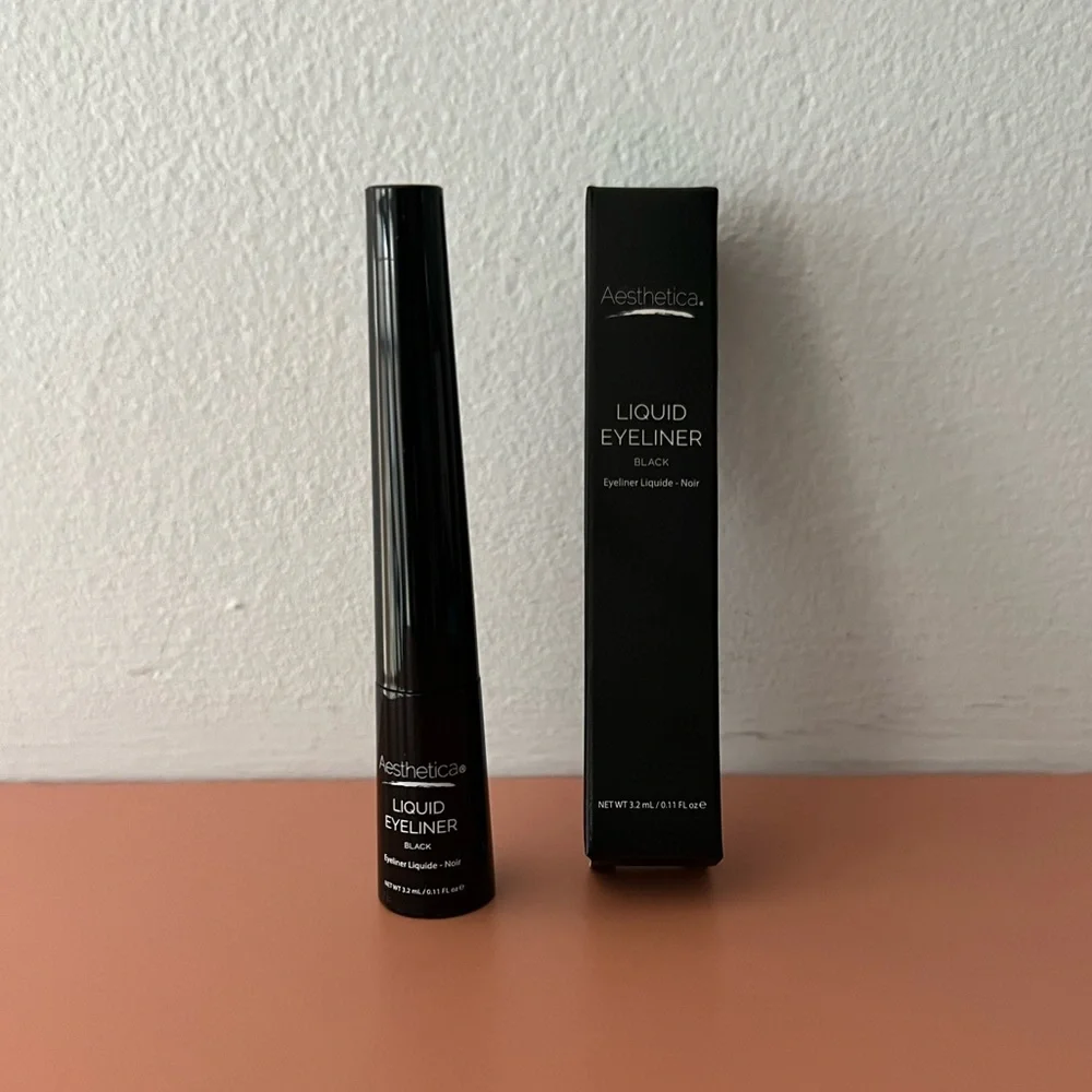 ⭐️⭐️ 5/ $25 ⭐️⭐️ Aesthetica Liquid Eyeliner - black - full size - 3.2 ml